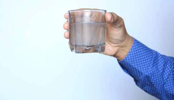 Nước chưa qua máy điện giải tạo ion kiềm