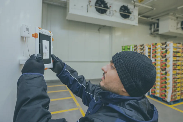 Chu kỳ ghi dữ liệu là khoảng thời gian giữa hai lần thiết bị lưu số đo vào bộ nhớ.