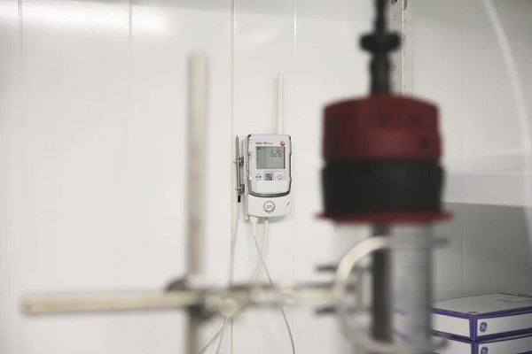 Case quản lý dữ liệu nhiệt độ