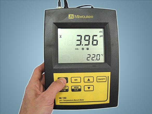 Máy đo pH, nhiệt độ để bàn Milwaukee Mi150, (-2.00-16.00pH)